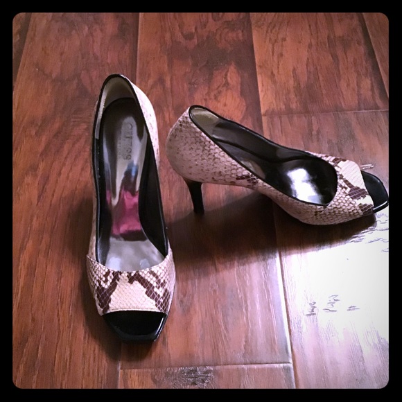 Guess Python Peep-toes - Picture 1 of 4